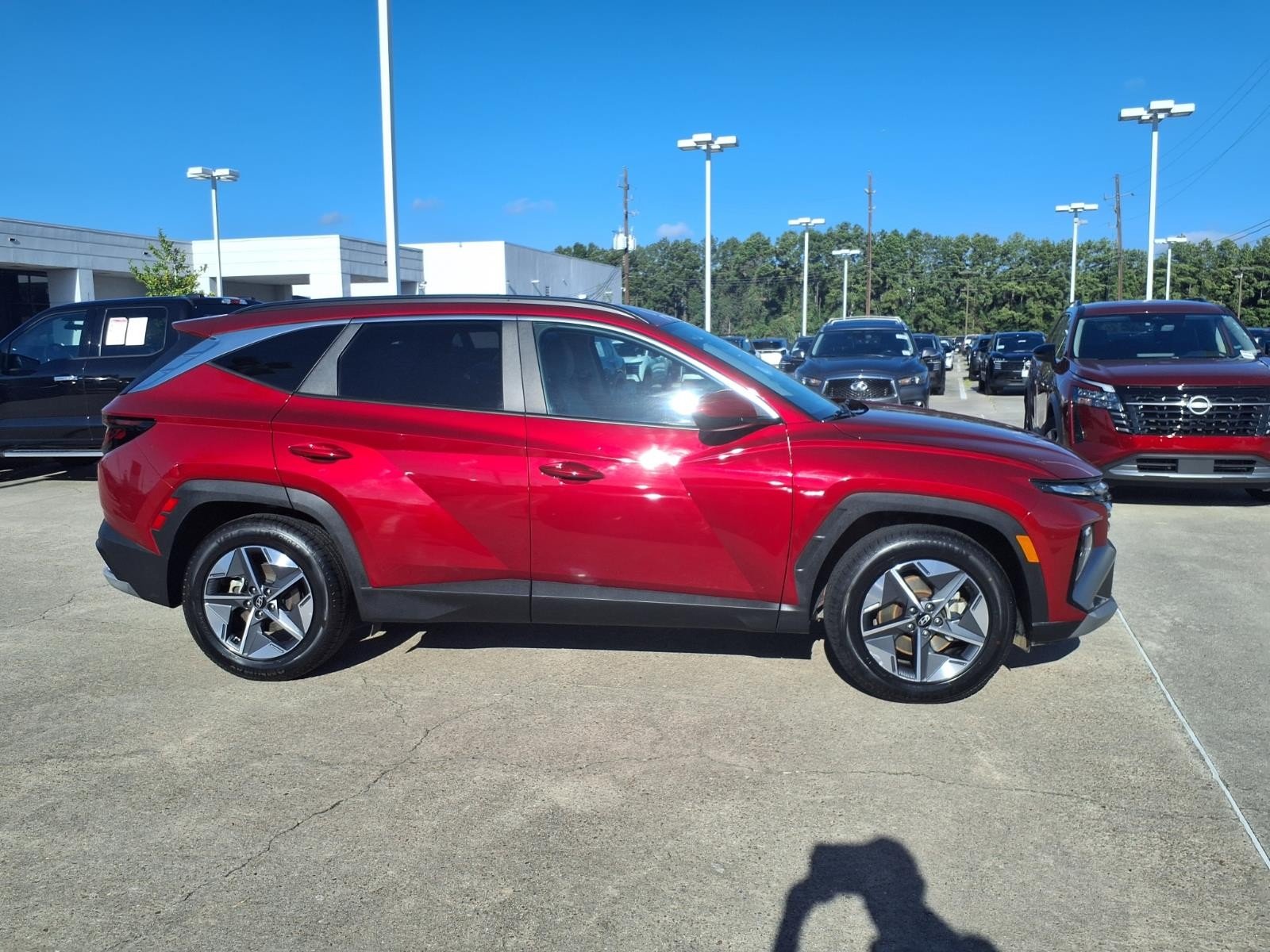 Used 2025 Ultimate Red Hyundai SEL image 9