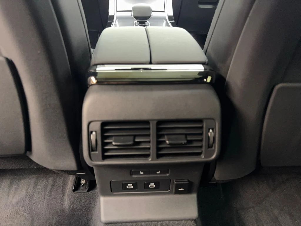 Used 2026 Black Land Rover Dynamic SE image 69