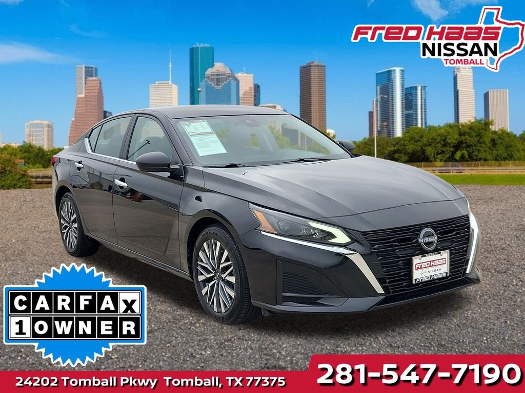 Used 2025 Black Nissan 2.5 SV image 1