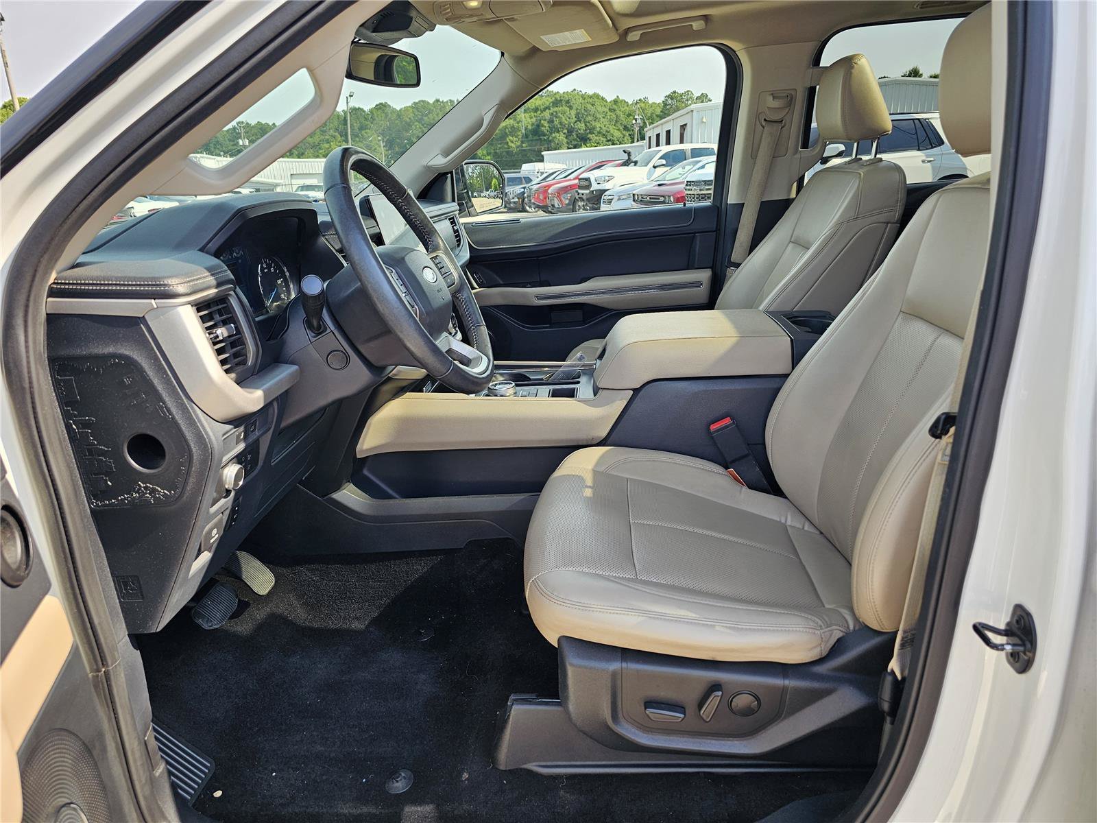 2022 Ford Expedition XLT - Photo 16