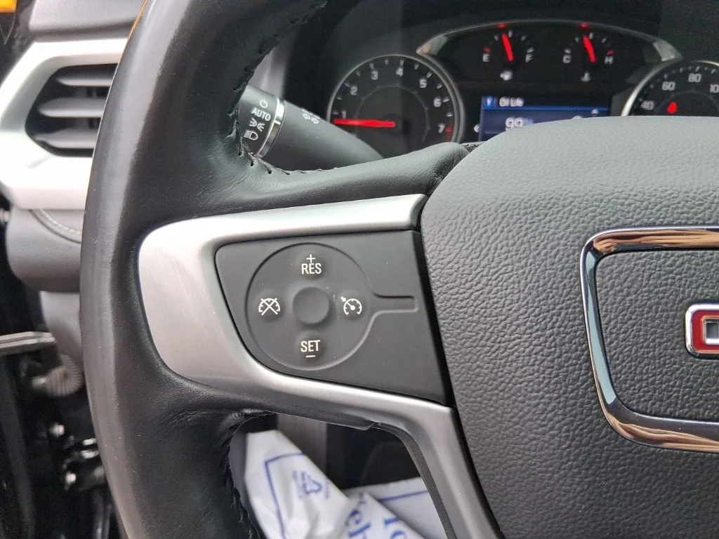 Used 2020 Ebony Twilight Metallic GMC SLE image 18