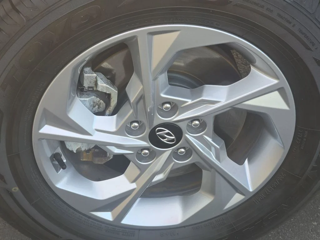Used 2022 Shimmering Silver Hyundai SE image 45