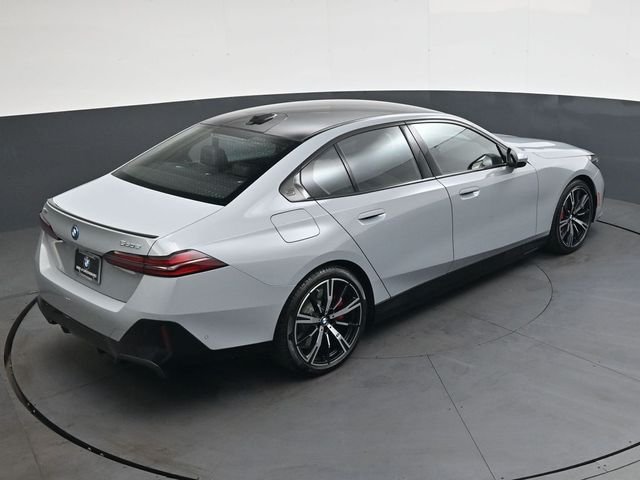Used 2026 Gray BMW 550e xDrive image 25