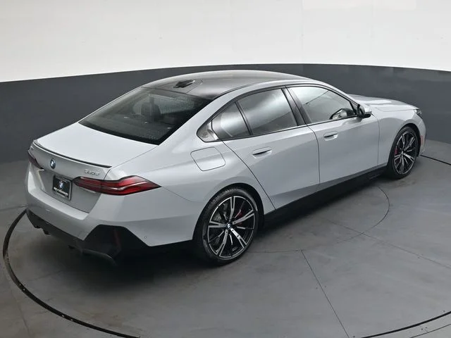 Used 2026 Gray BMW 550e xDrive image 25