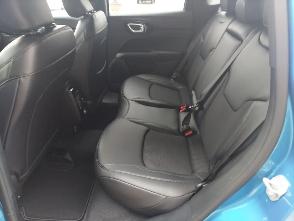 New 2026 Hydro Blue Pearlcoat Jeep Latitude image 39
