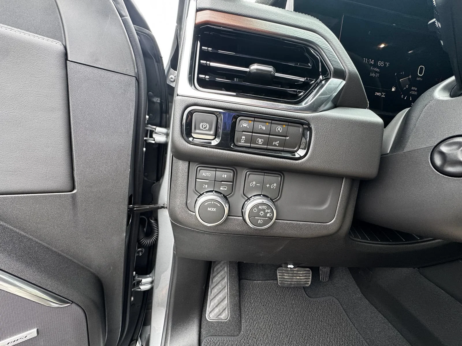 2026 GMC Yukon XL Denali - Photo 22