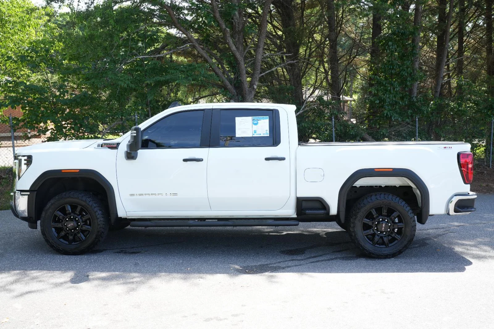 Used 2024 Summit White GMC Pro image 4