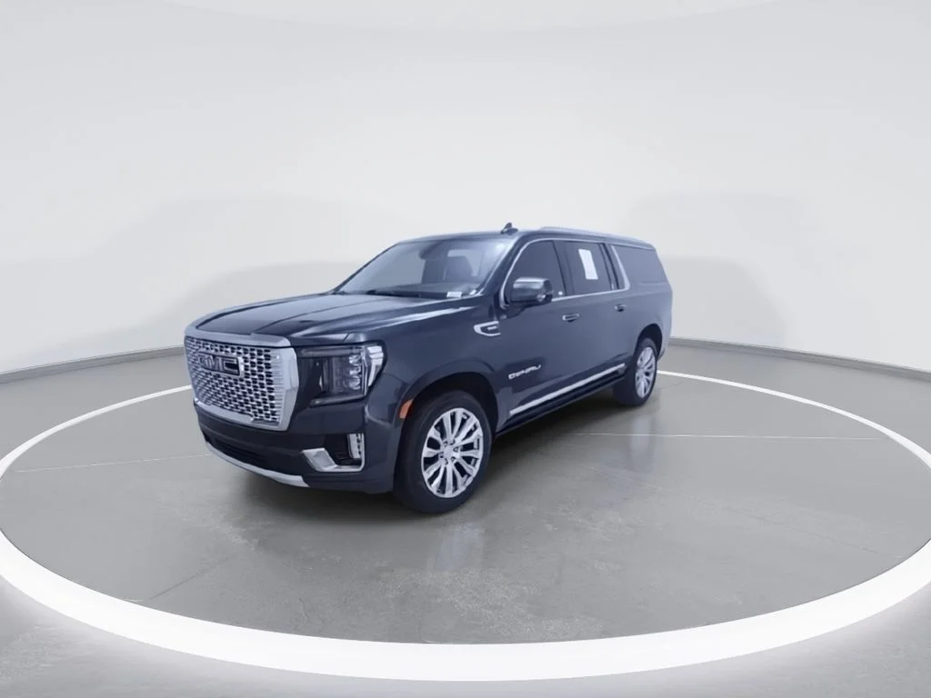 Used 2022 Green GMC Denali image 5