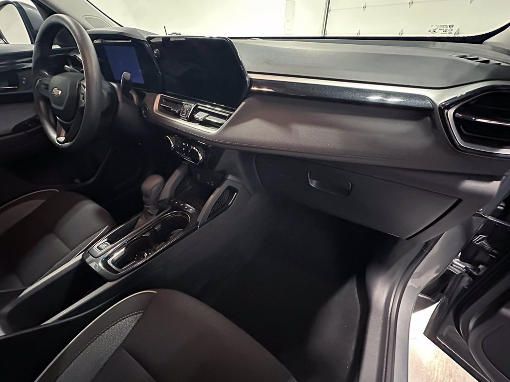 Used 2024 Gray Chevrolet LT image 26