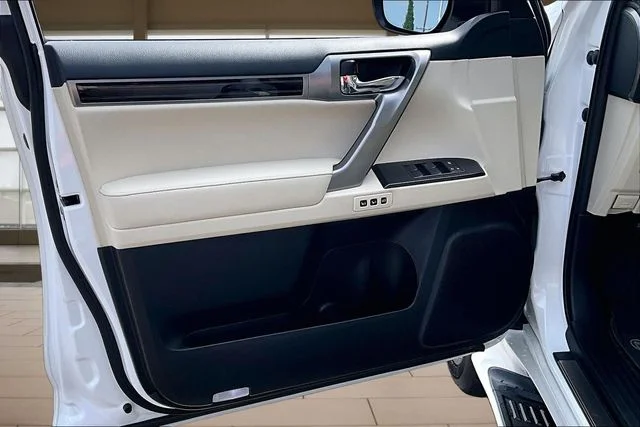 Used 2023 White Lexus 460 image 22
