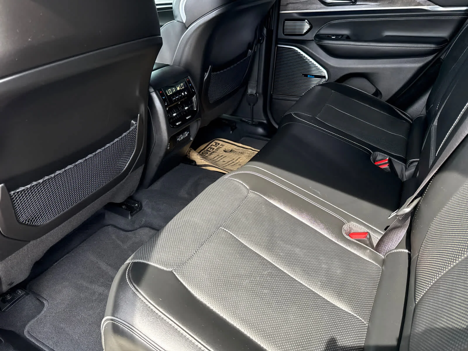 Used 2023 Rocky Mountain Pearlcoat Jeep Overland image 27