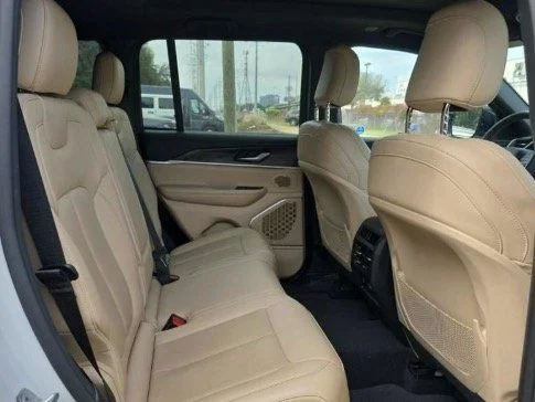 Used 2022 White Jeep 4xe image 32