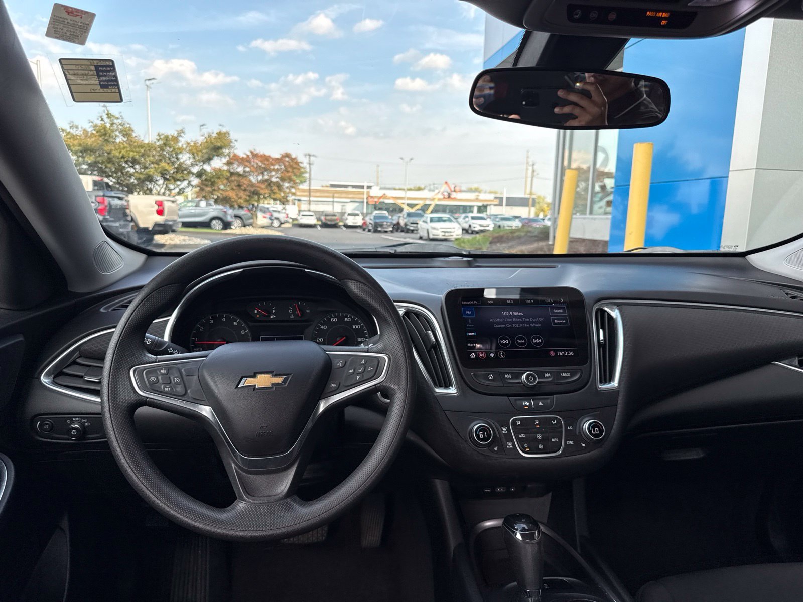 Used 2020 Chevrolet Malibu 1LT with VIN 1G1ZD5ST2LF027419 for sale in East Hartford, CT