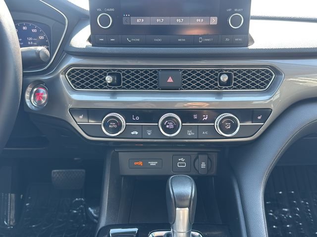 Used 2023 White Acura  image 21