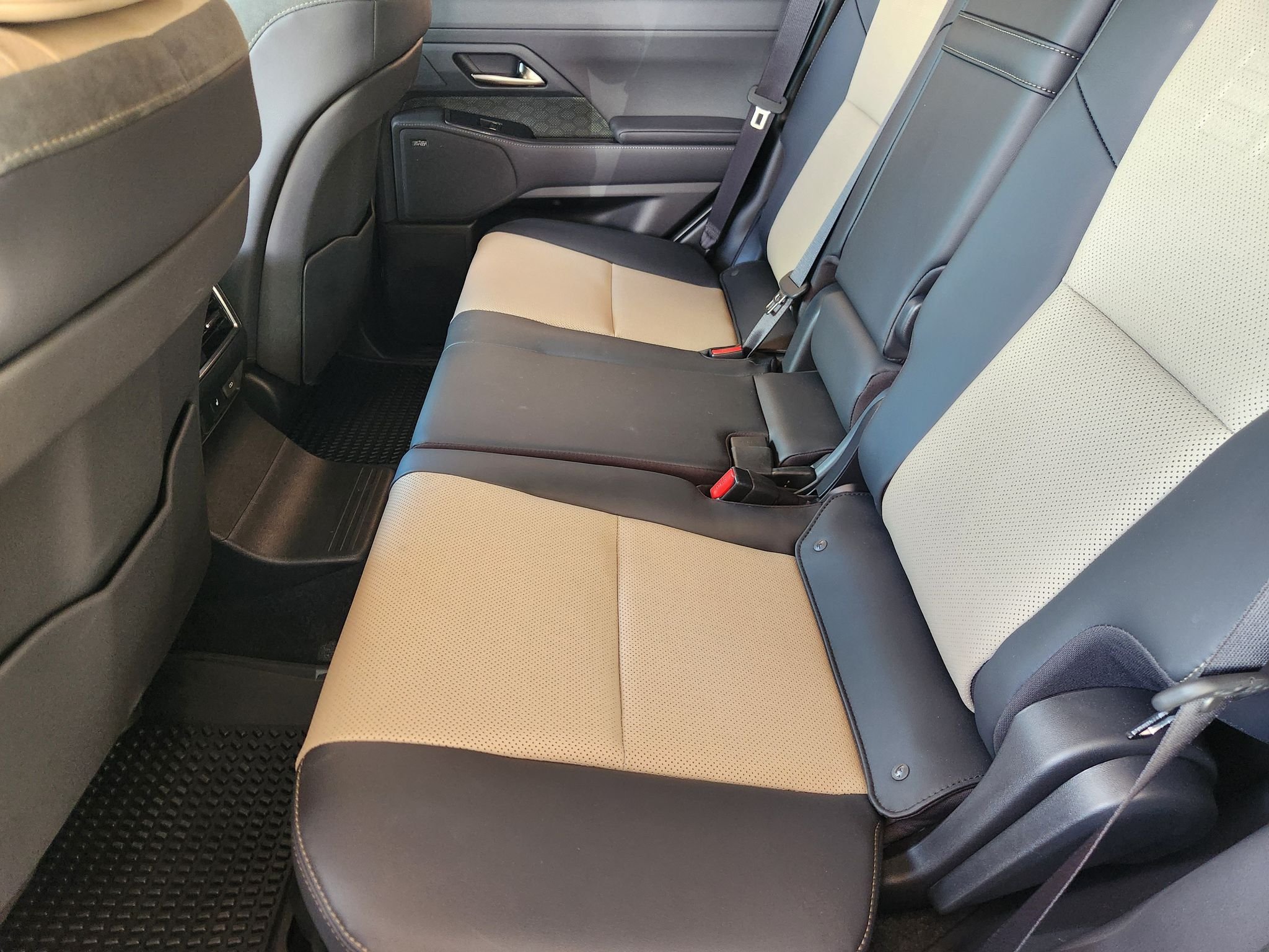 Used 2025 Earth/Black Roof Lexus Overtrail+ image 31