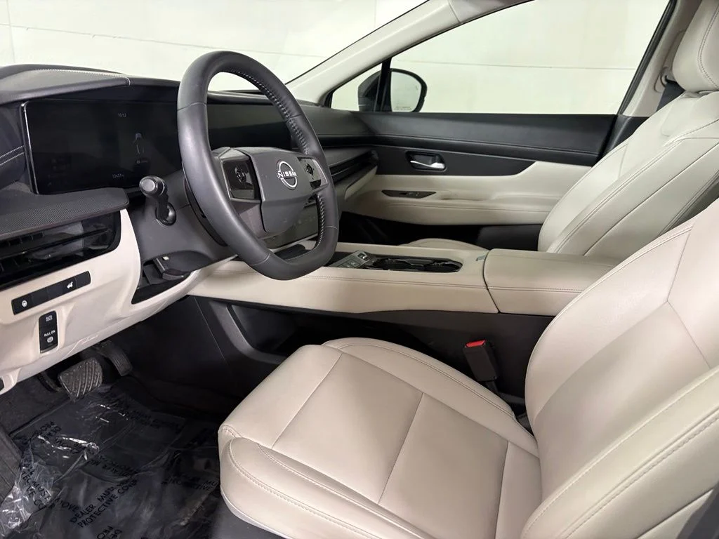 Used 2025 White Nissan SV image 22