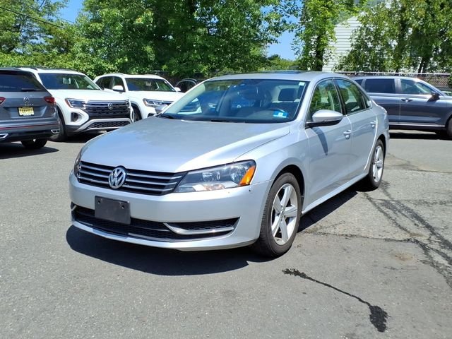 Used 2012 Silver Volkswagen 2.5 SE image 2