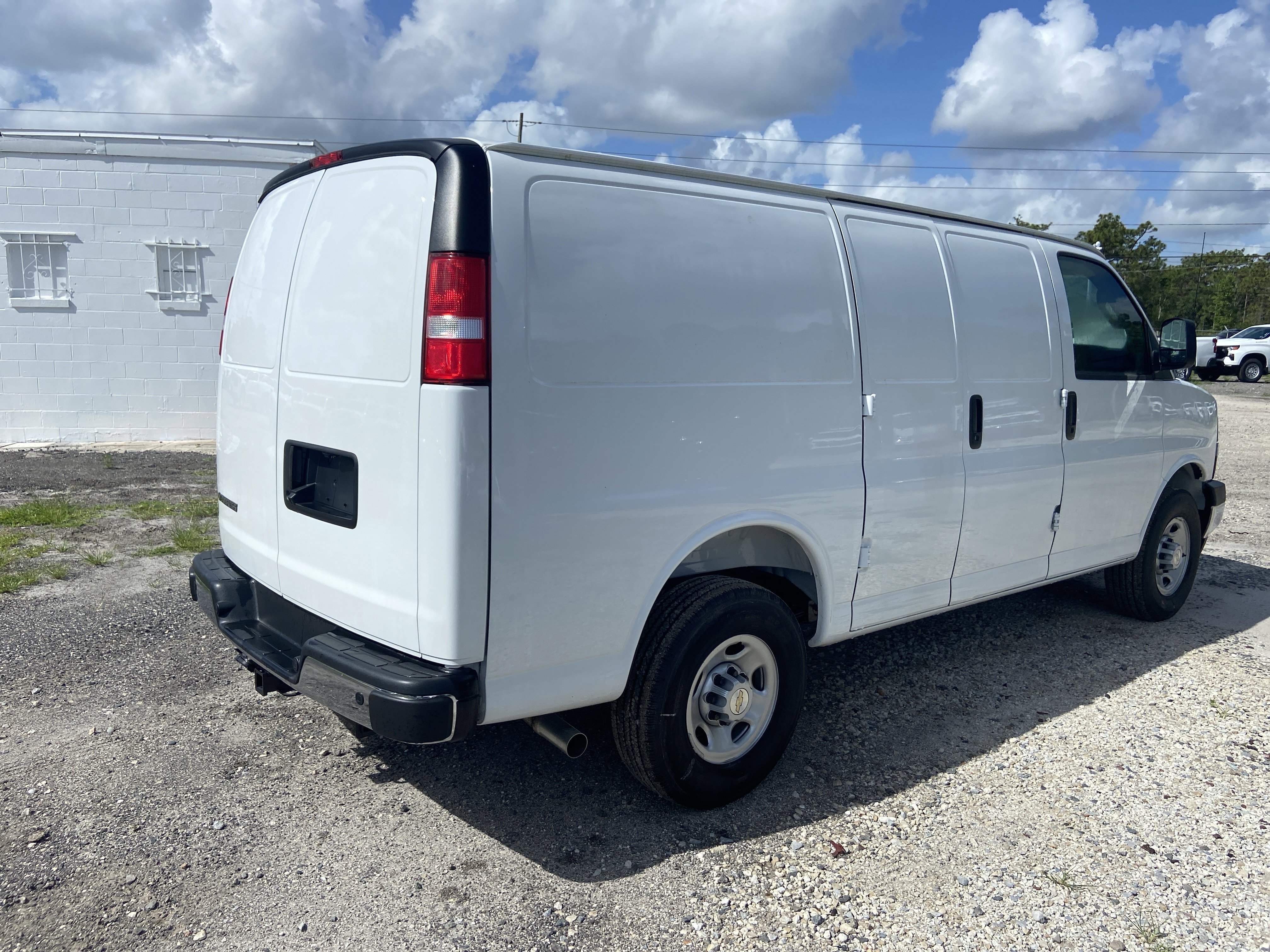 2025 Chevrolet Express Cargo Work Van - Photo 6