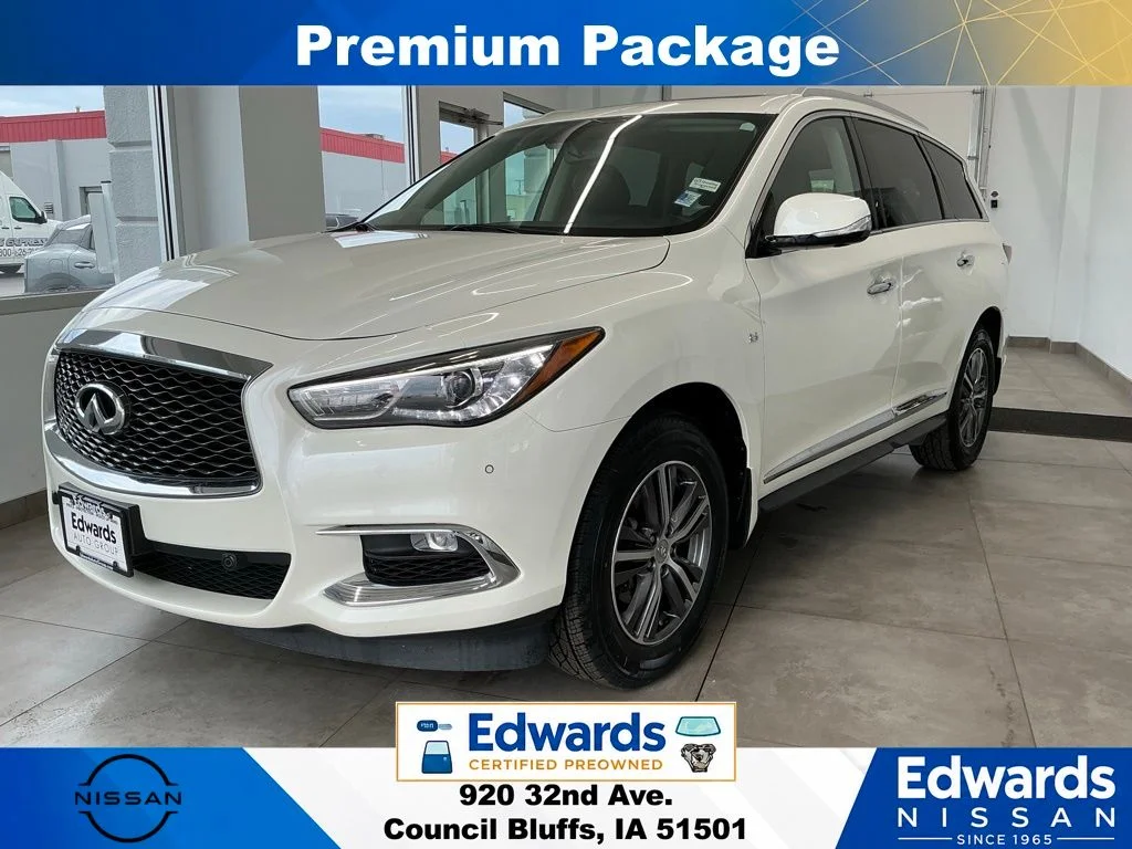Used 2017 White INFINITI Base image 5