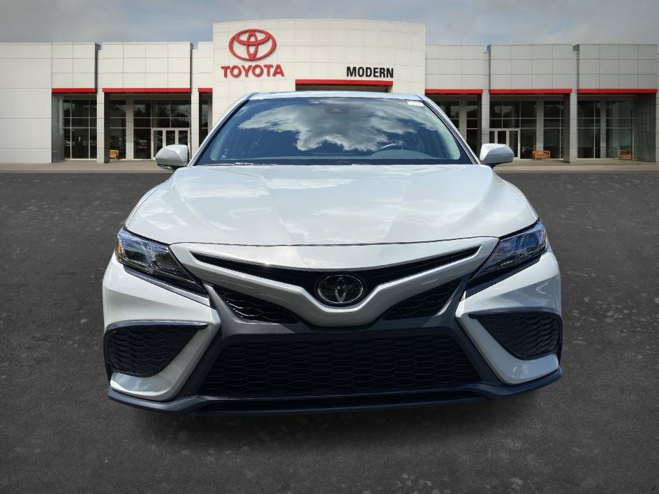 Used 2024 Ice Toyota SE image 3