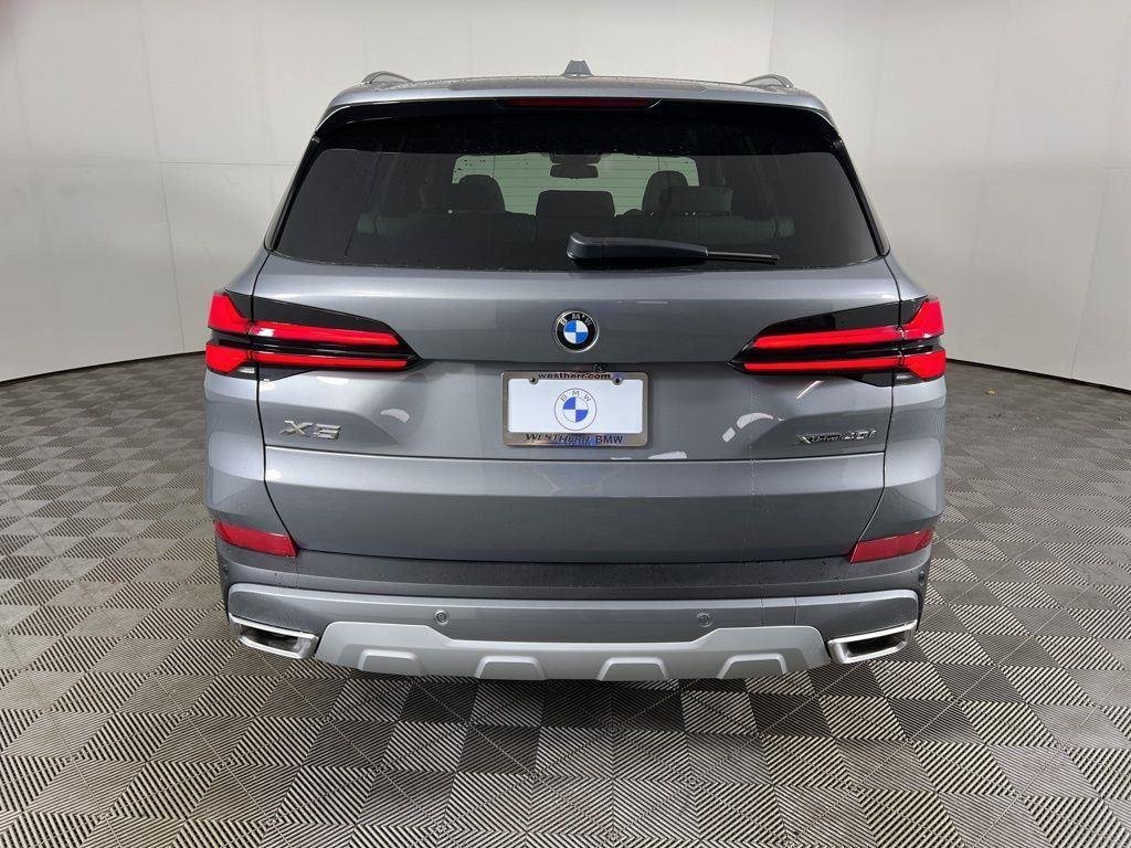 New 2026 Skyscraper Grey Metallic BMW xDrive40i image 3