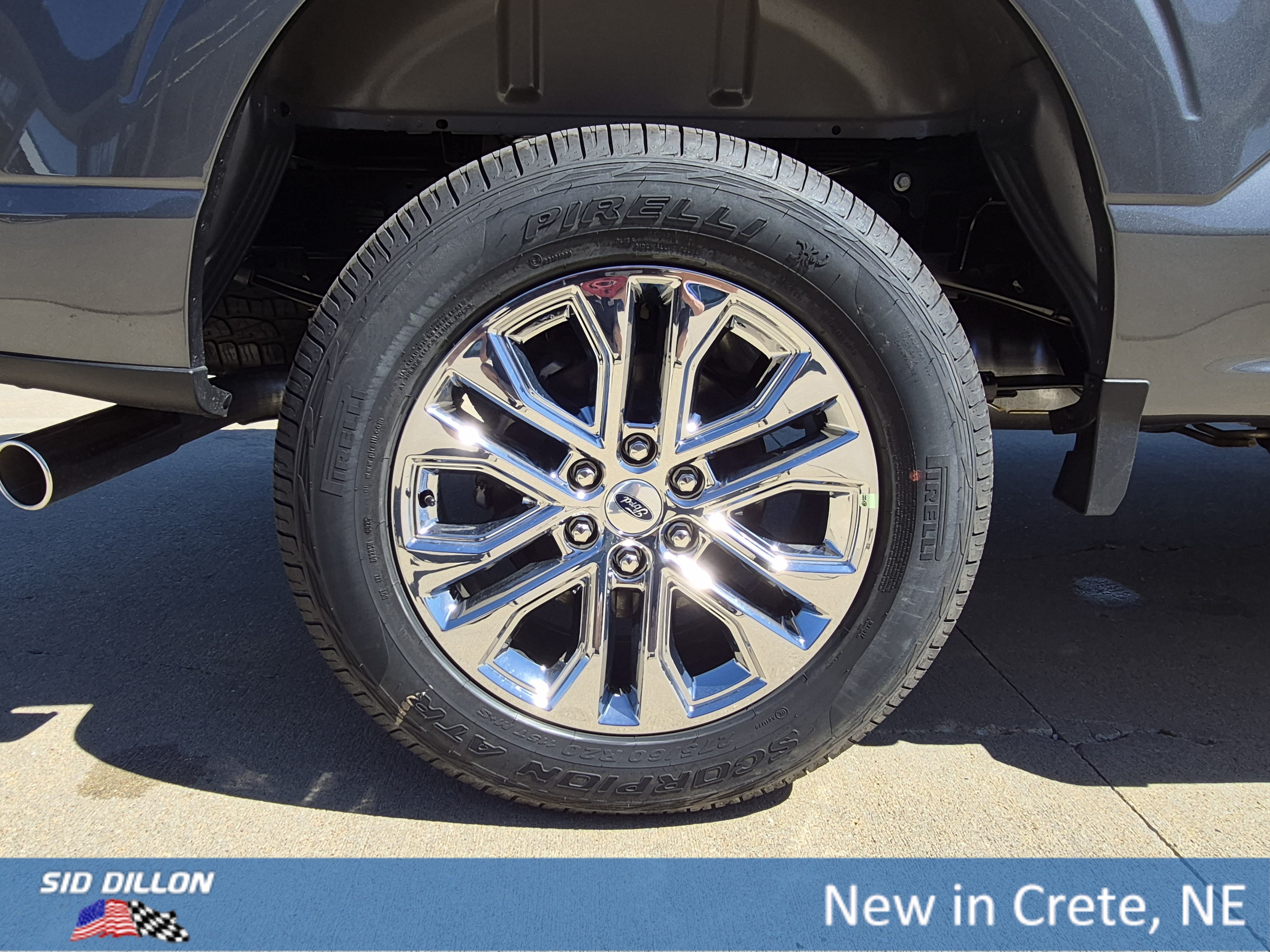 New 2026 Carbonized Gray Metallic Ford XLT image 9