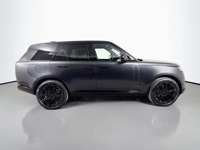 New 2026 Carpathian Grey Land Rover SE image 4
