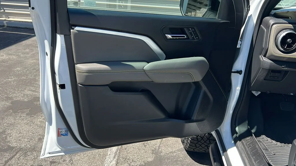 Used 2025 White Chevrolet ZR2 image 13