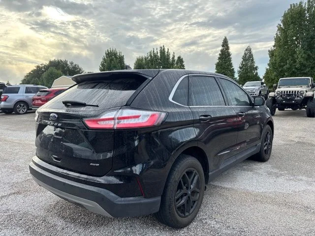 Used 2022 Black Ford SEL image 5