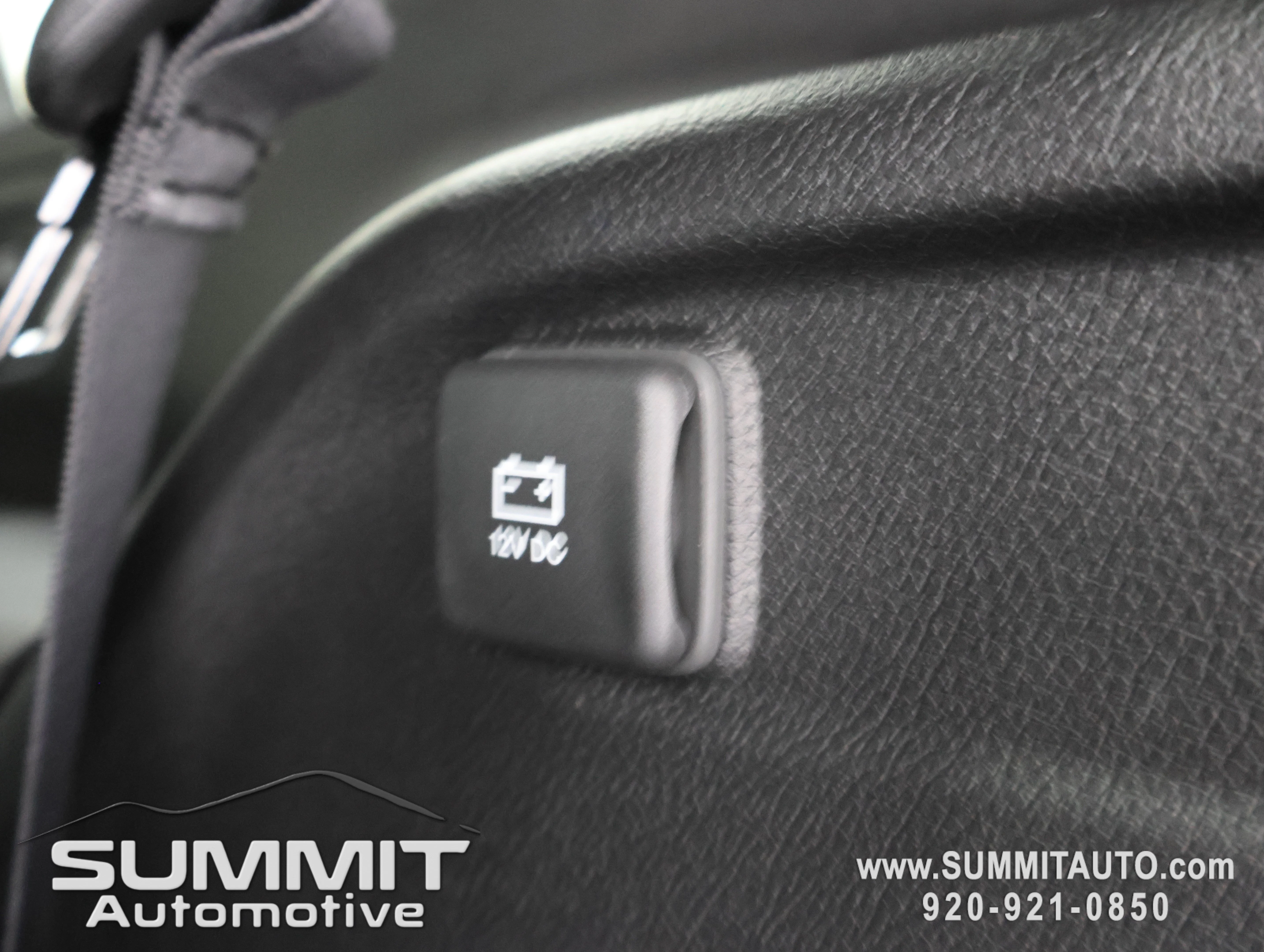 New 2026 Diamond Black Crystal Pearl-Coat Exterior Paint Jeep Limited image 30