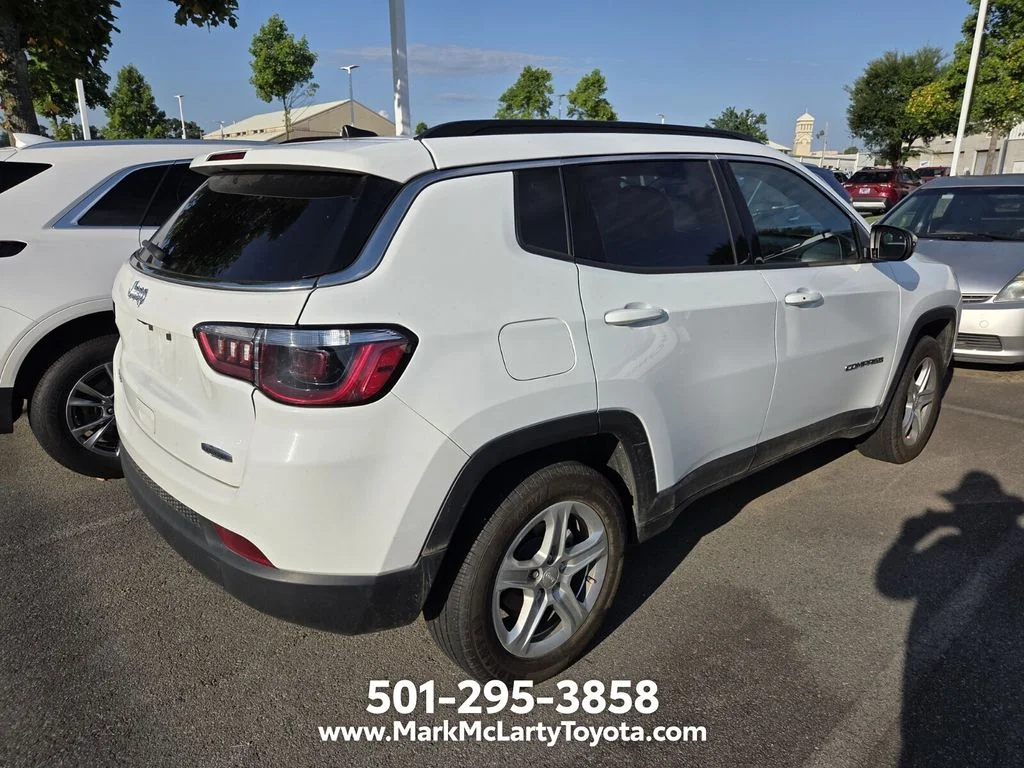 Used 2024 White Jeep Latitude image 8