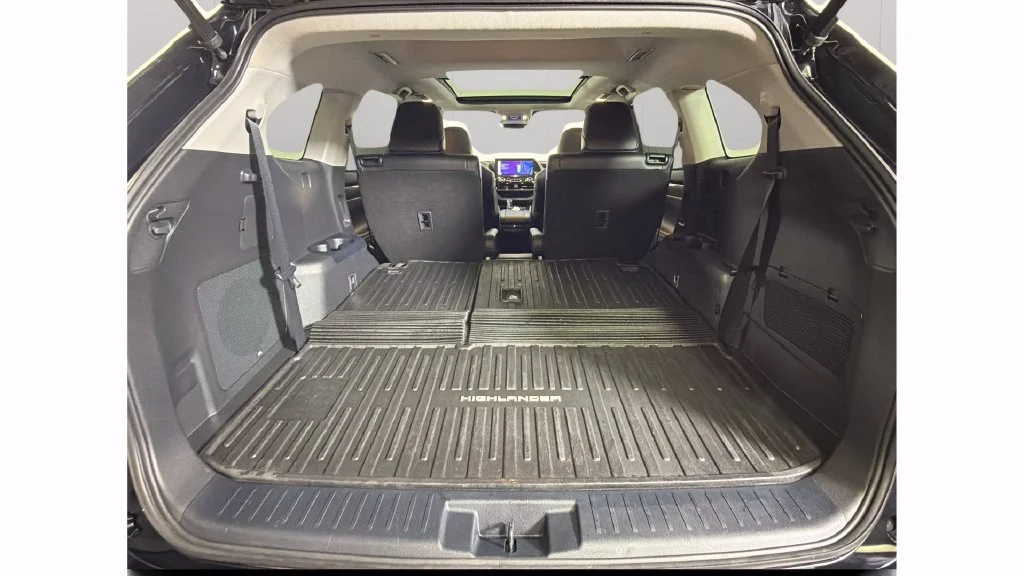 Used 2023 Black Toyota Platinum image 34