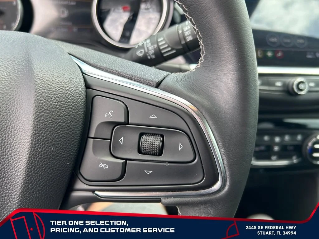 Used 2023 White Frost Tricoat Buick Select image 18