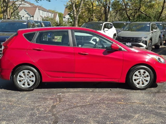 Used 2017 Red Hyundai SE image 8