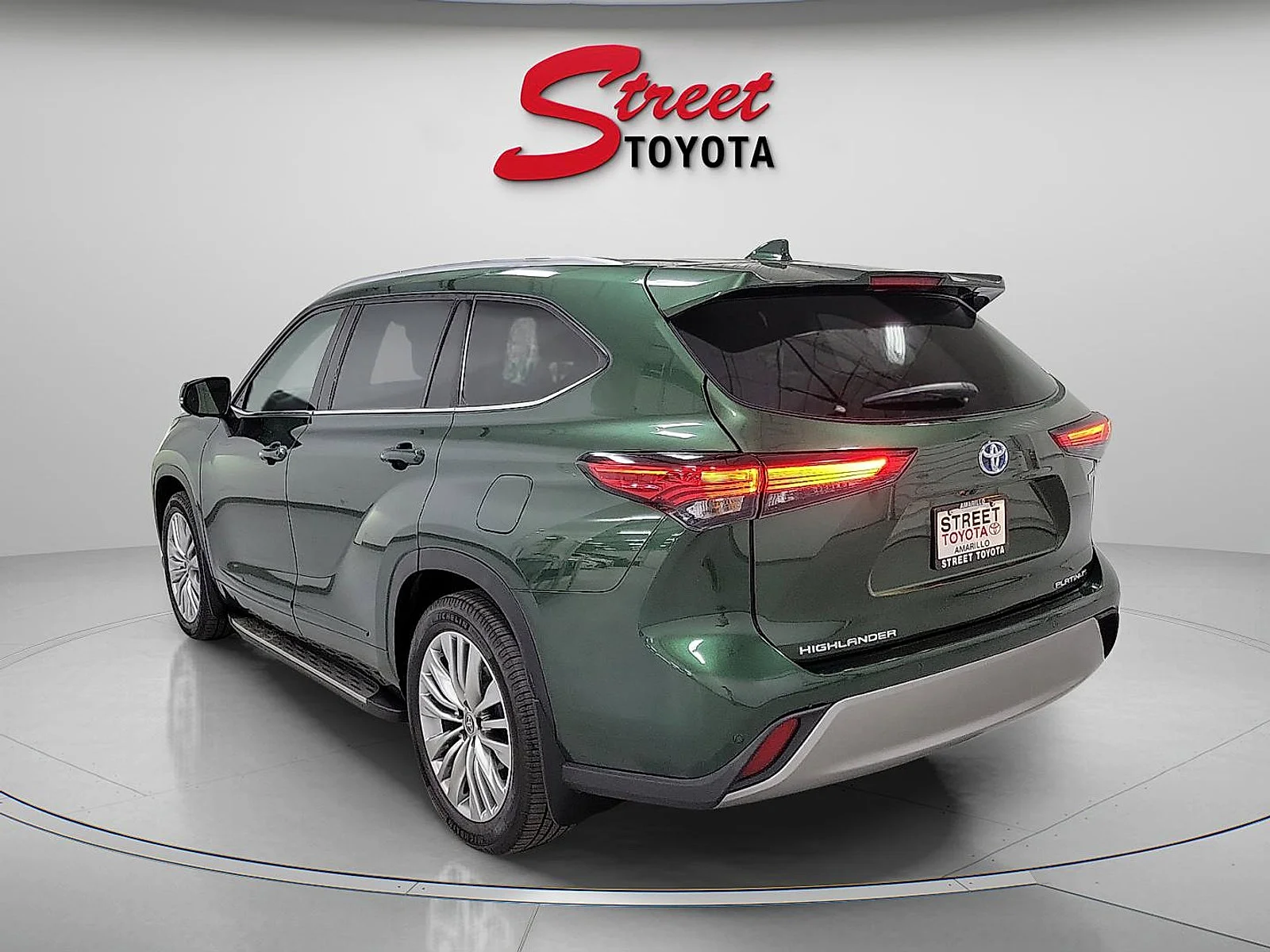 Used 2023 Green Toyota Hybrid Platinum image 2