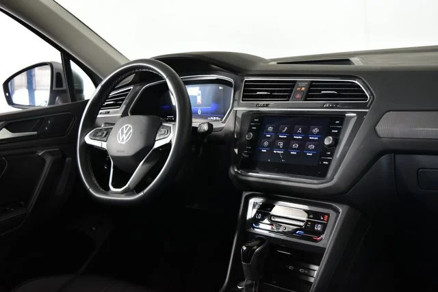 Used 2024 Silver Volkswagen 2.0T SE image 38