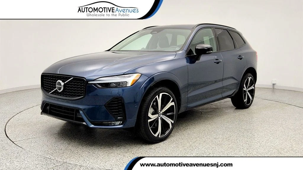 2025 Volvo XC60 B5 Ultra Dark AWD's photo