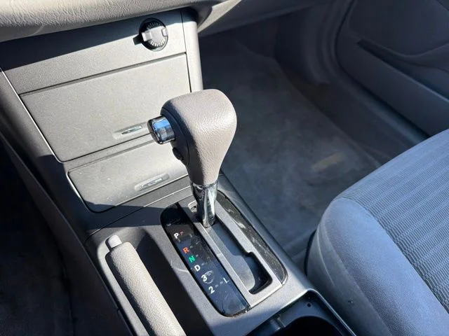 Used 2006 Silver Toyota LE image 14