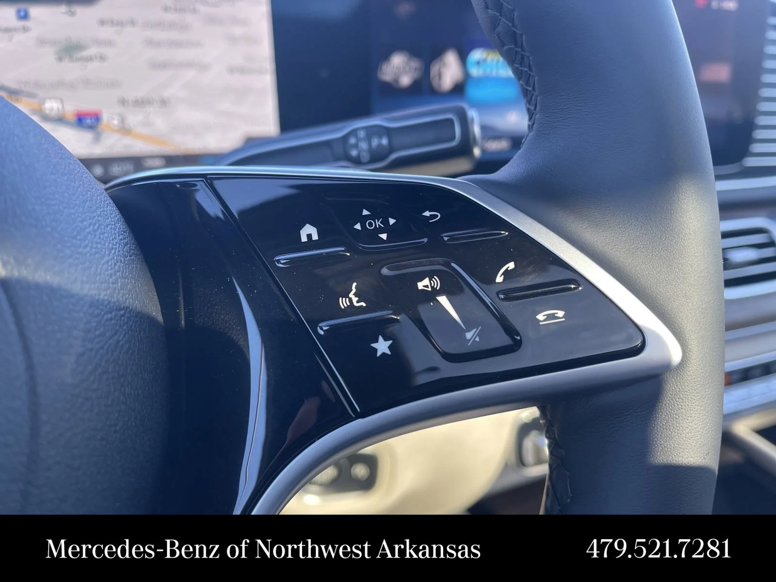 Used 2025  Mercedes-Benz  image 30