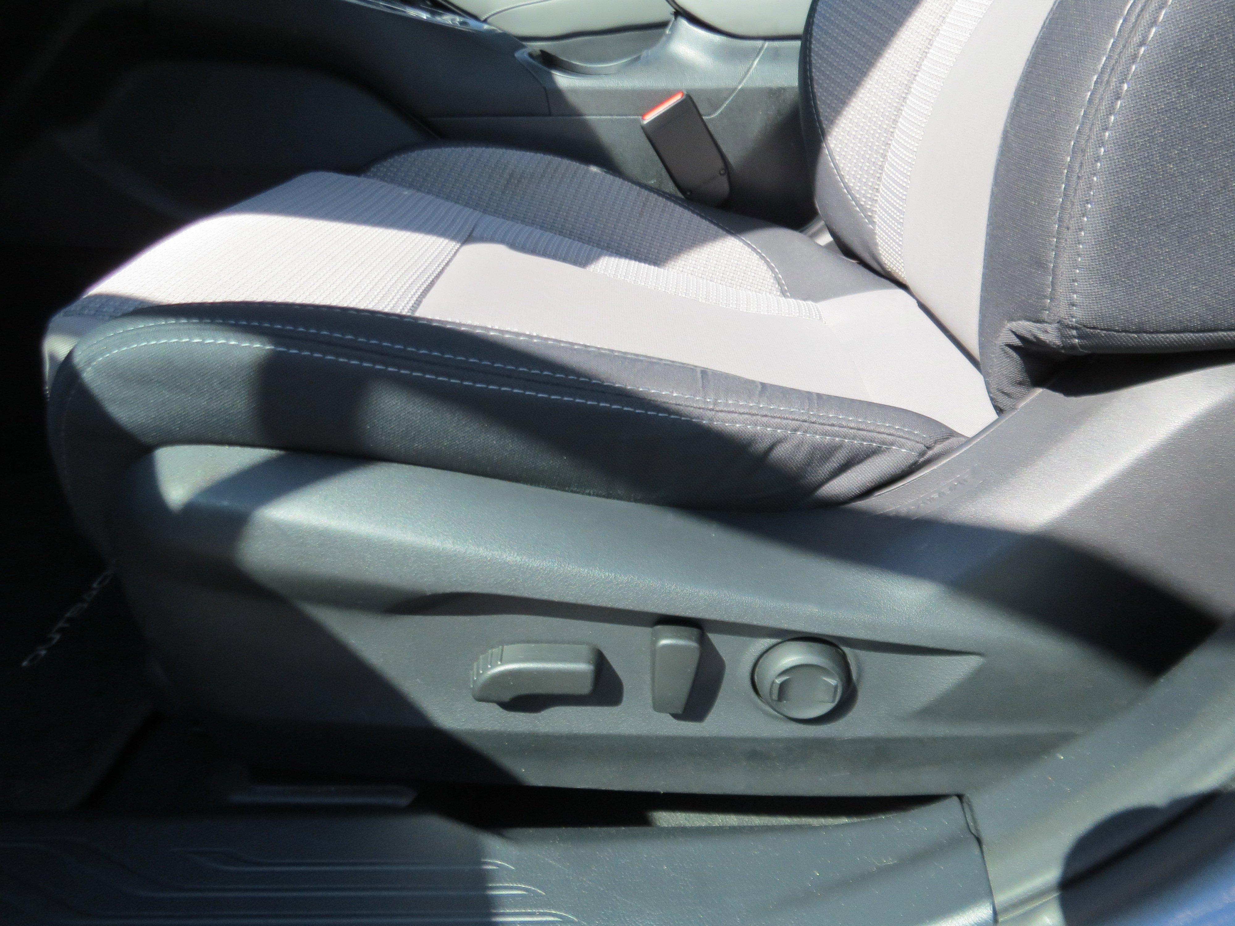 Used 2023 Ice Silver Metallic Subaru Premium image 14