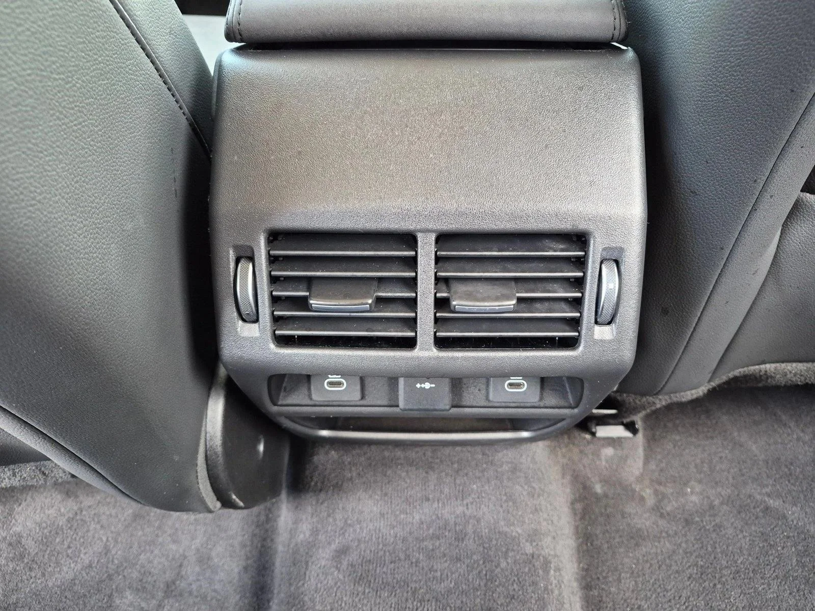 Used 2023 Grey Land Rover S image 17