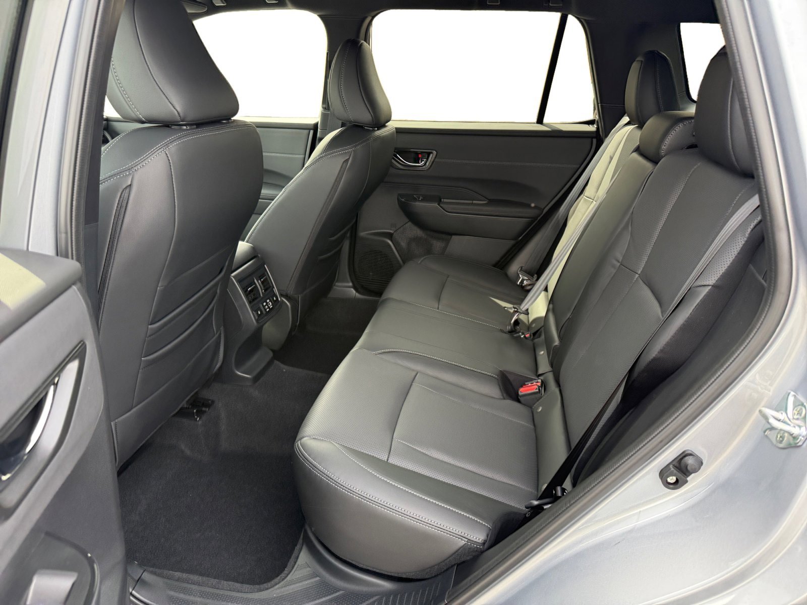 New 2026 ICE SILVER METALLIC Subaru Touring XT image 16