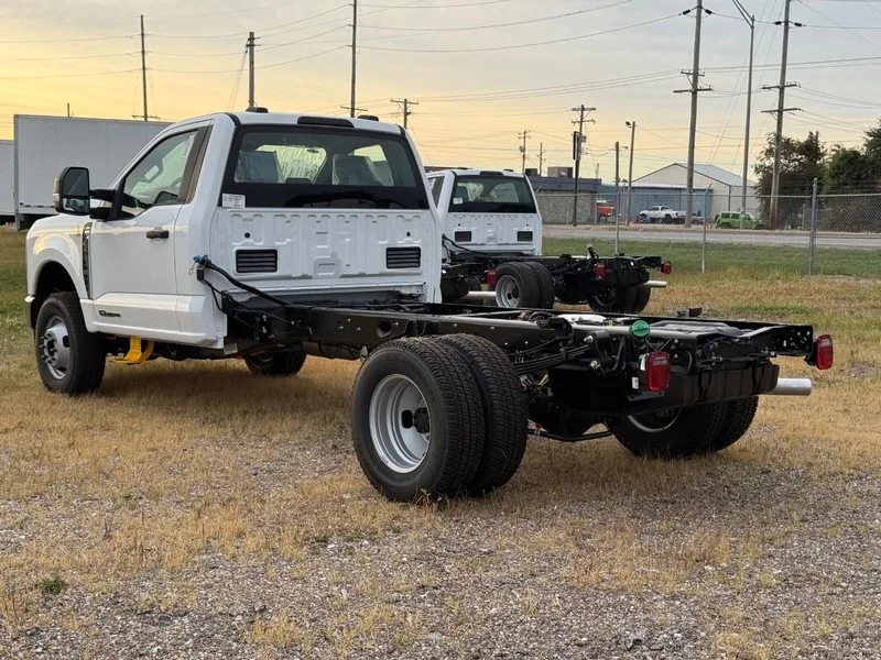 New 2026 Oxford White Ford 4x4 Reg Cab 169 in WB 84 in CA image 3
