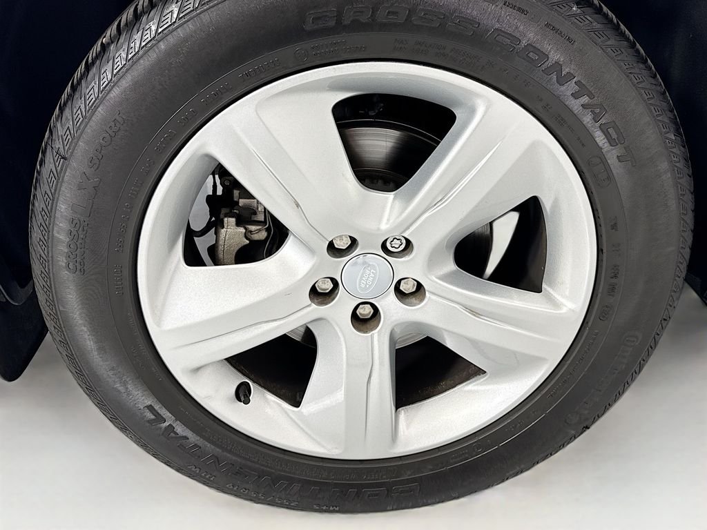 Certified Used 2026 Fuji White Land Rover S image 32