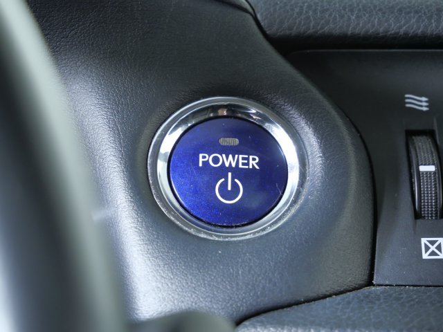 Used 2013 Black Lexus 200h image 28