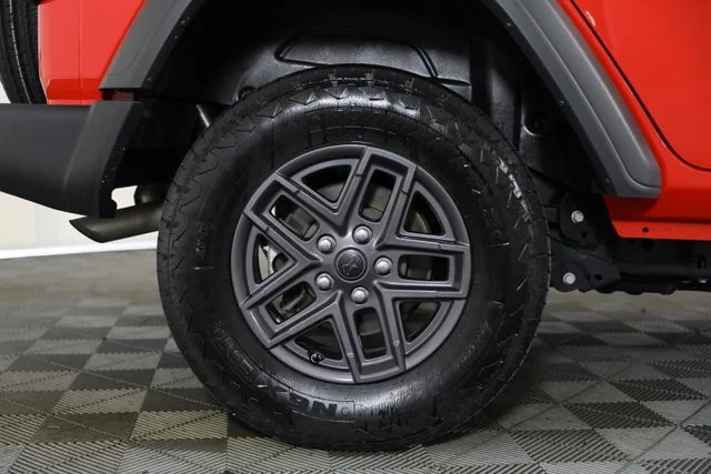 Used 2025 Red Jeep Sport S image 29