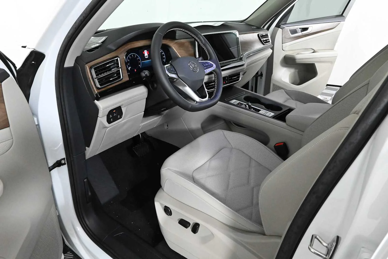 New 2026 Opal White Pearl Volkswagen 2.0T SE image 18