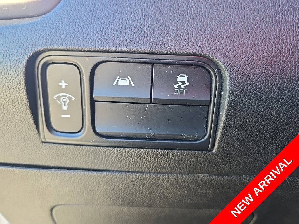 Used 2021  Kia LX image 13