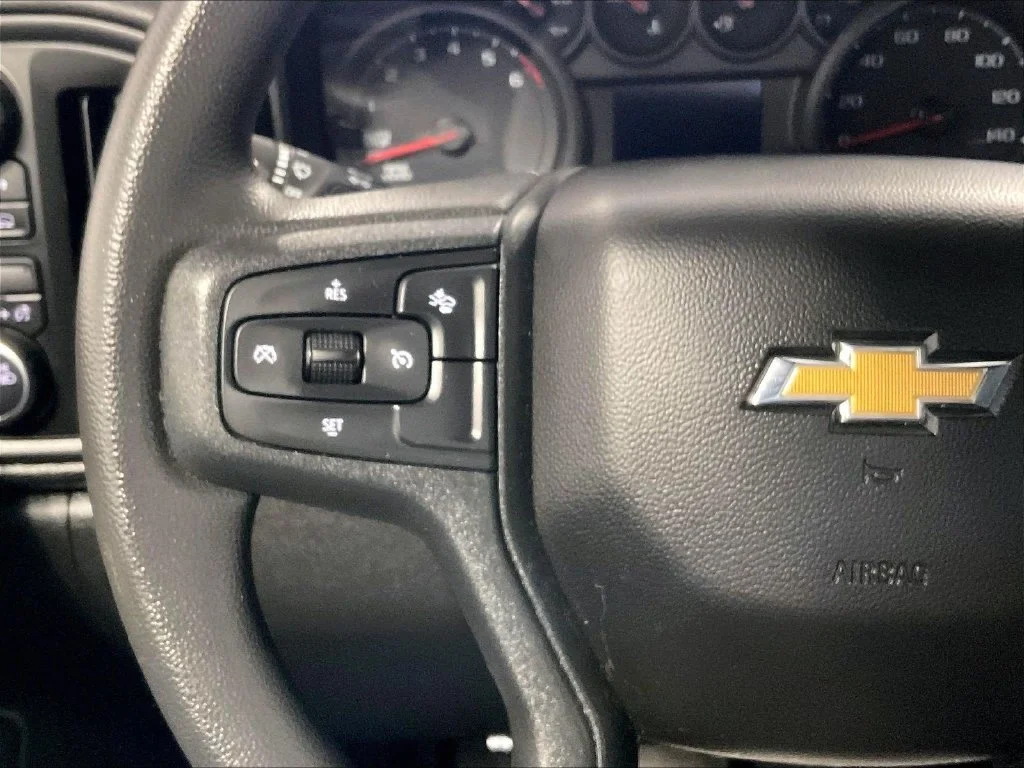 Used 2023 White Chevrolet Custom image 22