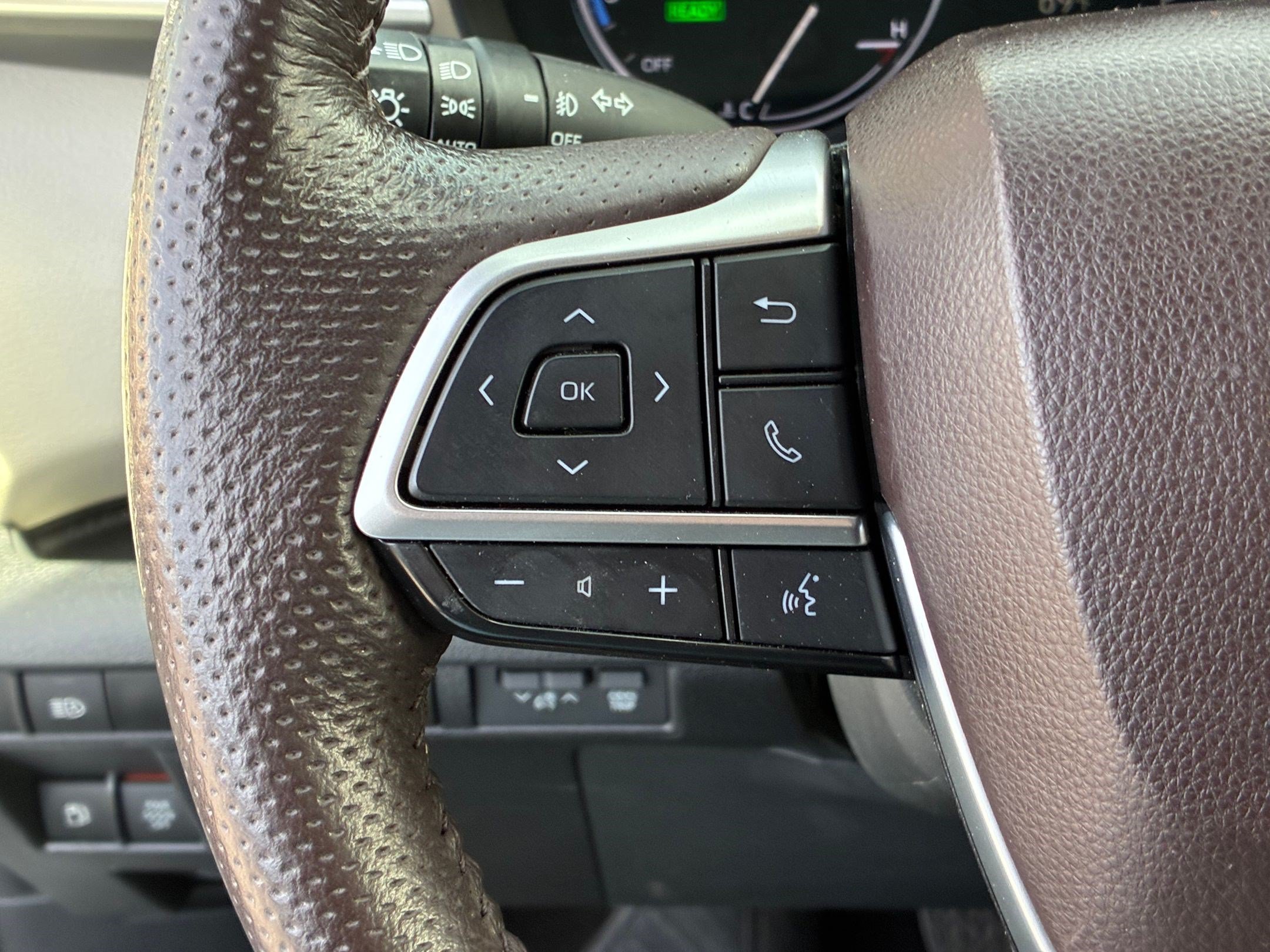 Used 2023 Ice Cap Toyota Platinum image 17
